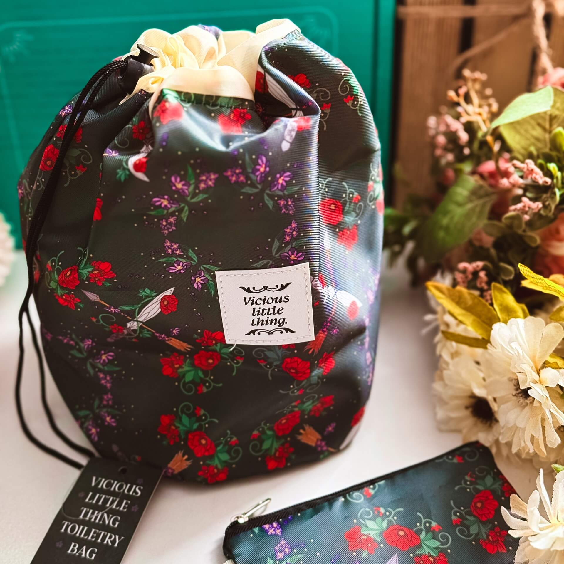 Powerless toiletry bag